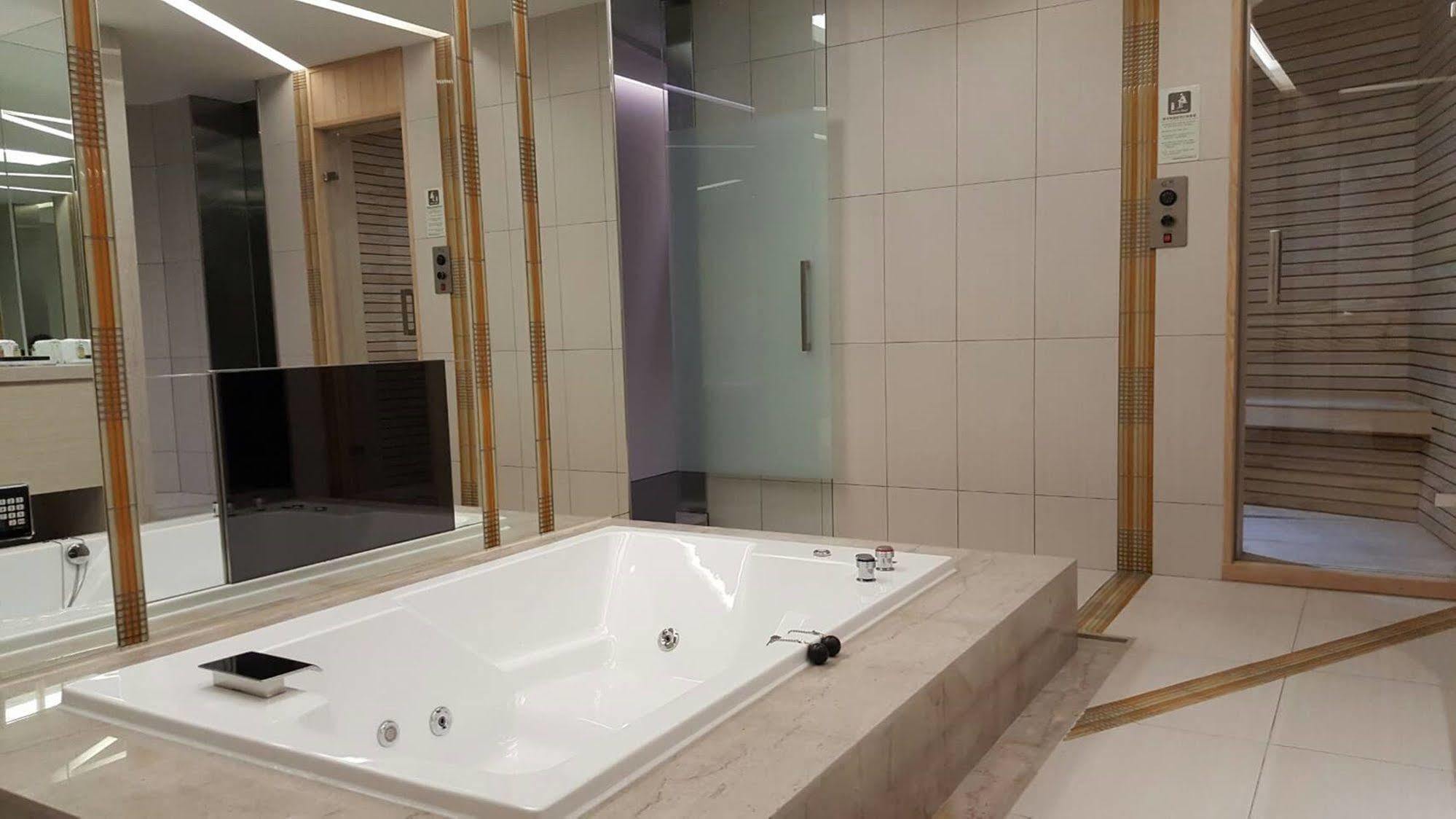 All-Ur Boutique Motel - Xin-Jhung Branch New Taipei City Extérieur photo